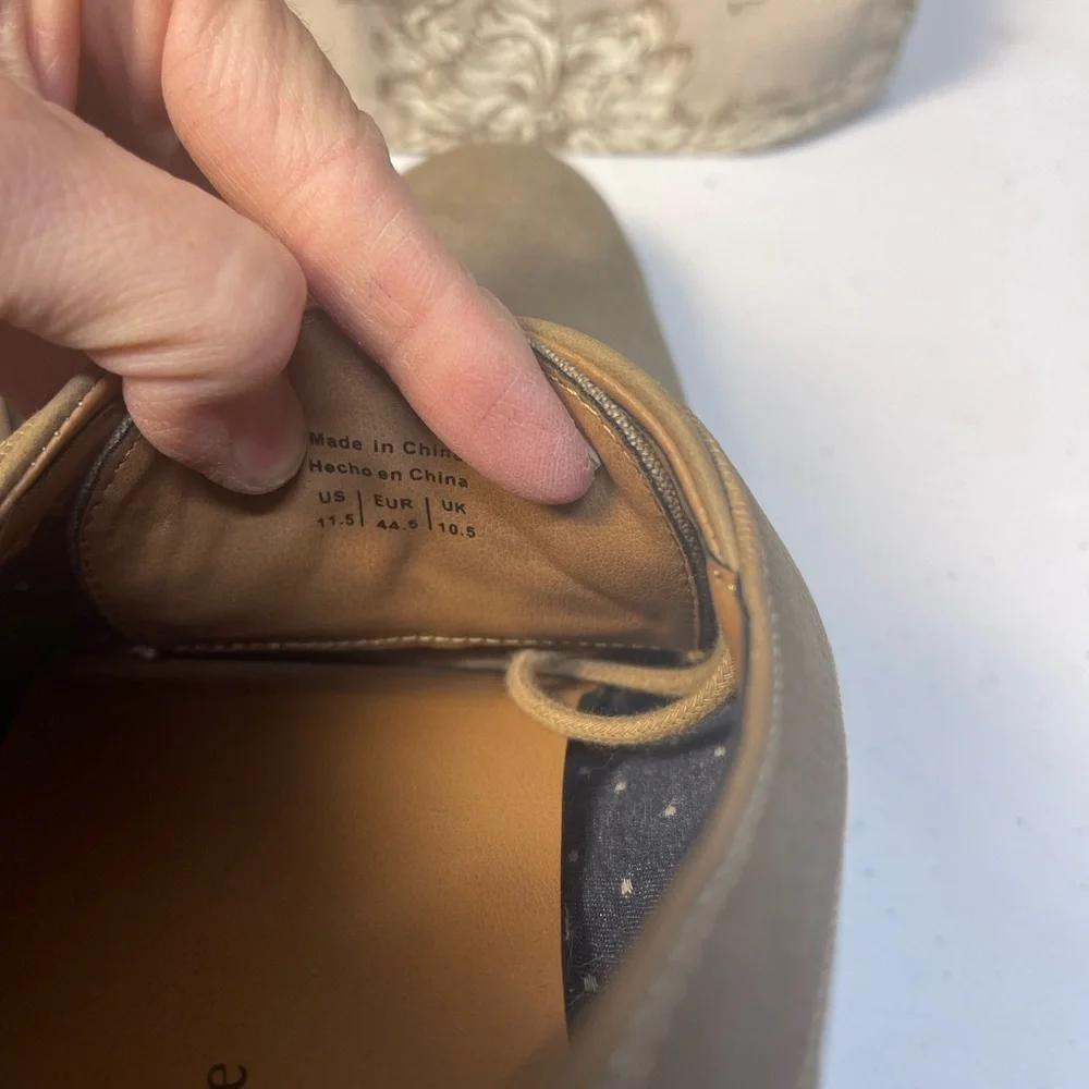 Elegant Men's Beige Derby Shoes